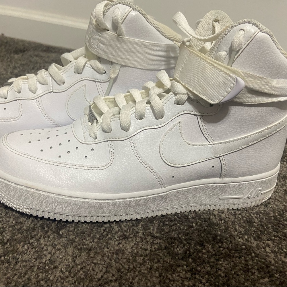 Size 7.5 airforce 1s slightly worn